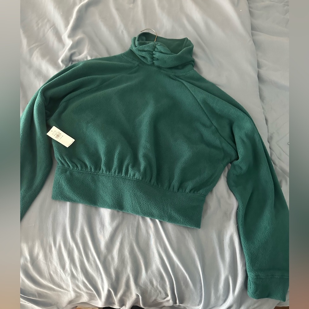Long sleeve Green crop top